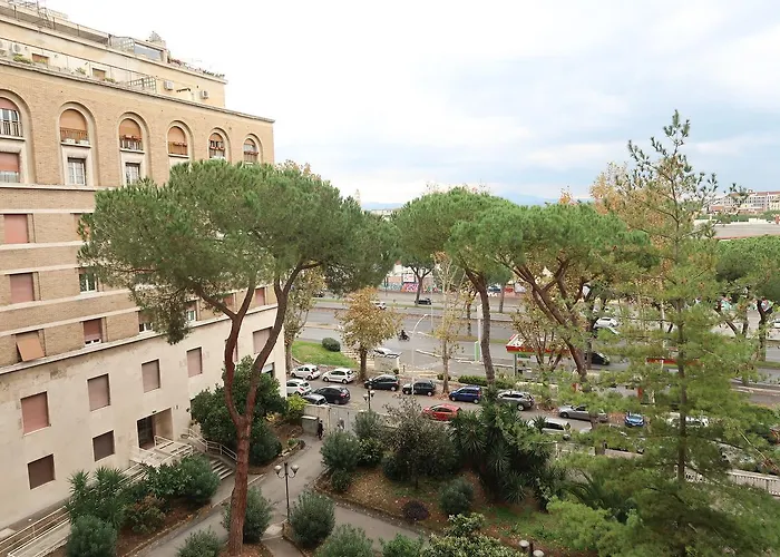 לינה וארוחת בוקר Gg *