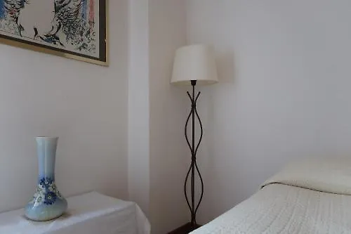 לינה וארוחת בוקר Gg