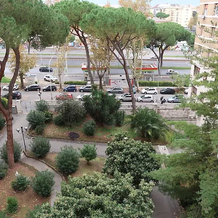 לינה וארוחת בוקר Gg