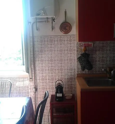 לינה וארוחת בוקר Gg *