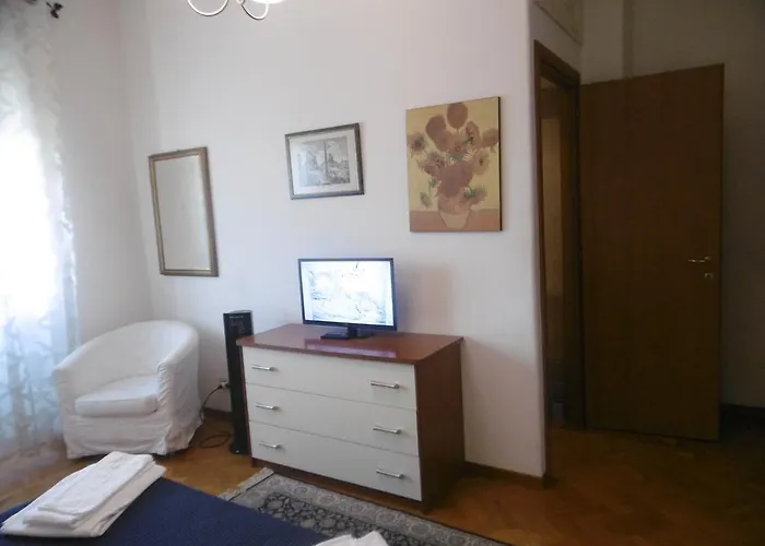 לינה וארוחת בוקר Gg *