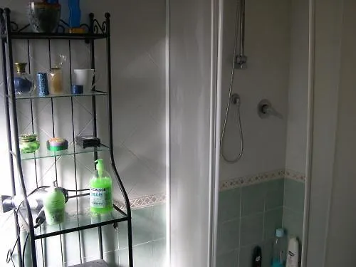 לינה וארוחת בוקר Gg